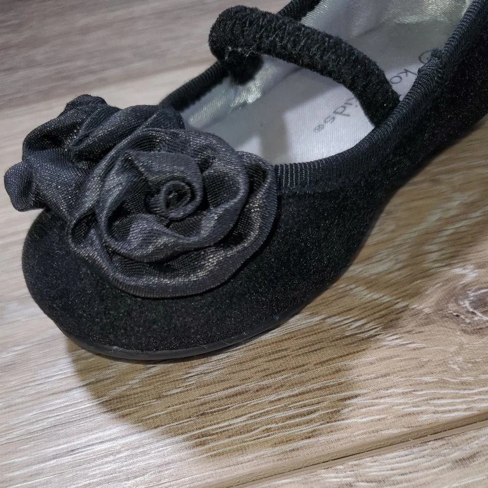 Koala kids baby black velvet ballet dress shoe, floral embellishment Size 5
